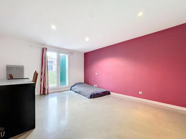 Maison à vendre 8 pièces SAINT GENIS POUILLY (01)