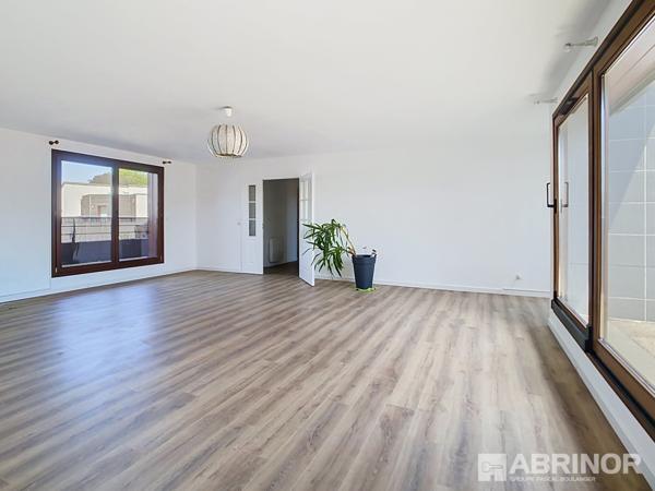 Superbe T4 en Dernier Étage avec 3 Balcons et Garage – Lille Saint-Maurice LILLE