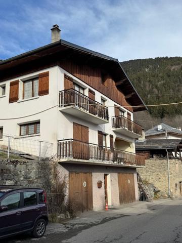 Montagny (73350) ACHAT - VENTE : MAISON - CHALET - GRANGE - bel ensemble A RENOVER - MONTAGNY 73350
