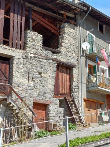 Montagny (73350) ACHAT - VENTE : MAISON - CHALET - GRANGE - bel ensemble A RENOVER - MONTAGNY 73350