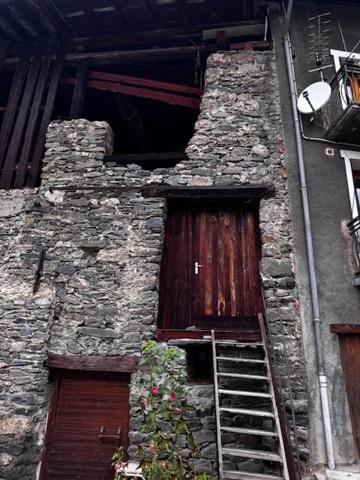 Montagny (73350) ACHAT - VENTE : MAISON - CHALET - GRANGE - bel ensemble A RENOVER - MONTAGNY 73350