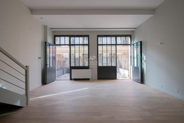 Versailles Notre-Dame - Maison 3 pièces 90.20 m² au sol avec terrasse €995 000 ** - Référence 25730