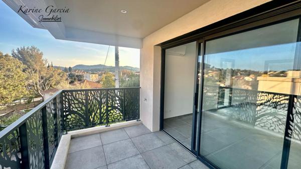 SIX FOURS LES PLAGES - APPARTEMENT DE TYPE 3 - SUPERFICIE 62 M² -  PARKING SOUS SOL
