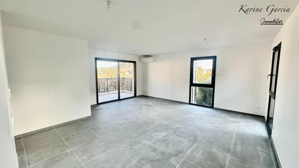 SIX FOURS LES PLAGES - APPARTEMENT DE TYPE 3 - SUPERFICIE 62 M² -  PARKING SOUS SOL