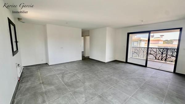 SIX FOURS LES PLAGES - APPARTEMENT DE TYPE 3 - SUPERFICIE 62 M² -  PARKING SOUS SOL