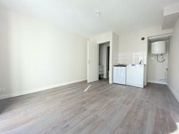 Studio
                                                                                                                                                                                                                                                                                                                        1 pièce(s)                                                                                                                                                                                                                                                                                                                              17.87  m²