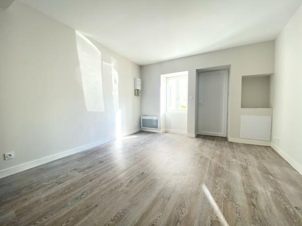 Studio
                                                                                                                                                                                                                                                                                                                        1 pièce(s)                                                                                                                                                                                                                                                                                                                              17.87  m²