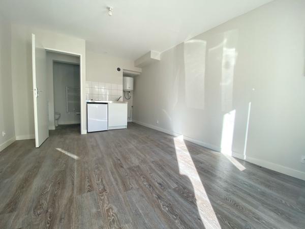 Studio
                                                                                                                                                                                                                                                                                                                        1 pièce(s)                                                                                                                                                                                                                                                                                                                              17.87  m²