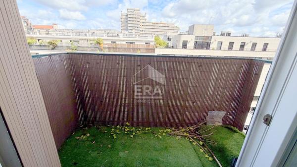 3 Pieces 65 m² en parfait état Traversant avec balcon et parking