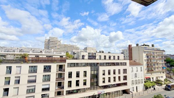 3 Pieces 65 m² en parfait état Traversant avec balcon et parking