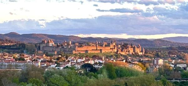 Appartement à vendre 5 pièces CARCASSONNE 105m2 environ (11) 3 chambres avec 2 terrasses et deux places de parking