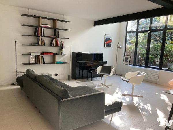 Sublime Loft en parfait état, niché dans une copropriété calme et recherchée