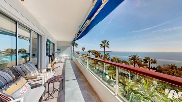 Super CANNES - Dernier étage avec Roof top et vue mer panoramique !