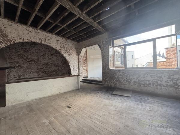 Immeuble commercial à CAMBRAI (59400)