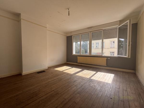 Immeuble commercial à CAMBRAI (59400)
