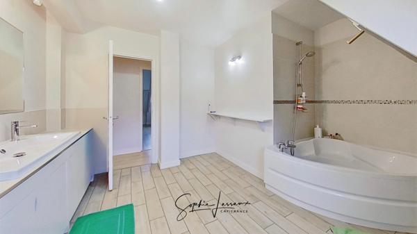 Dpt Yvelines (78), à vendre LA CELLE SAINT CLOUD maison familiale avec sous-sol en rez-de-jardin