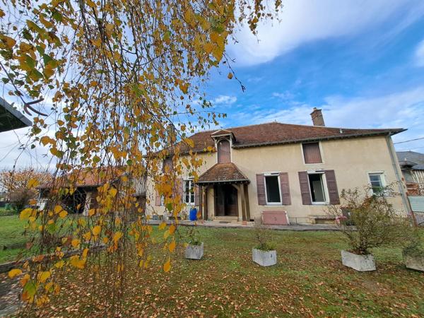 Maison ancienne en pans de bois 104m² plain-pied avec grenier aménageable et dépendances