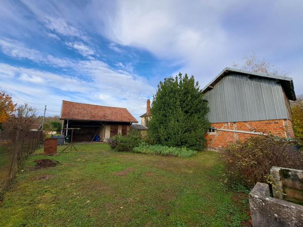 Maison ancienne en pans de bois 104m² plain-pied avec grenier aménageable et dépendances