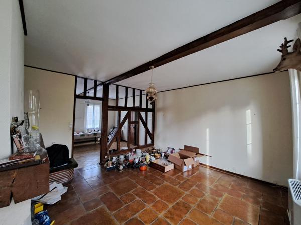 Maison ancienne en pans de bois 104m² plain-pied avec grenier aménageable et dépendances