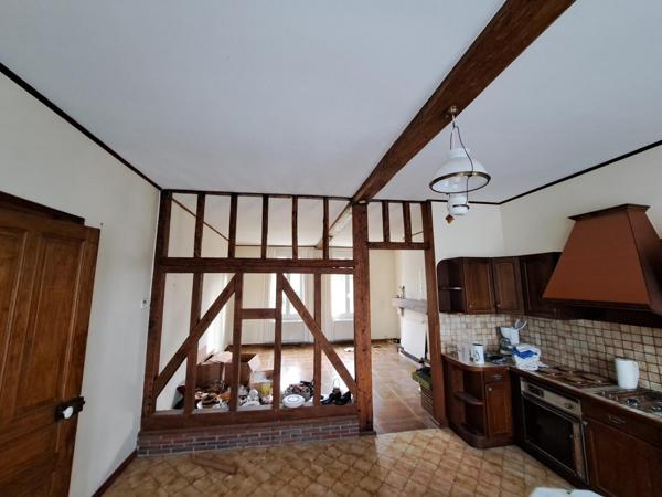 Maison ancienne en pans de bois 104m² plain-pied avec grenier aménageable et dépendances
