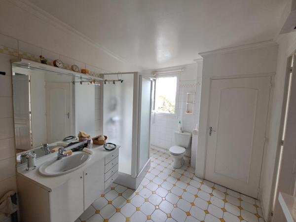 Maison ancienne en pans de bois 104m² plain-pied avec grenier aménageable et dépendances