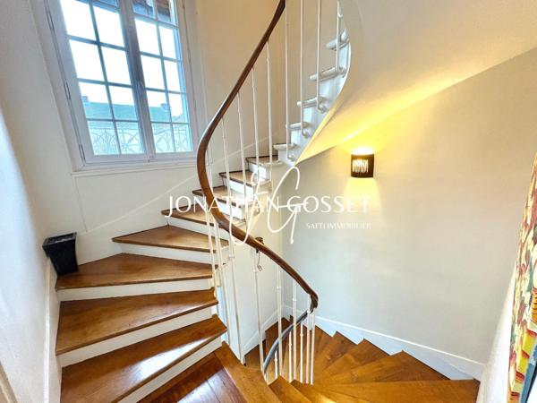 Épones: Propriété familiale de 10pcs - 7ch - 247m² avec sous-sol total et dépendance sur 1235m2 de terrain