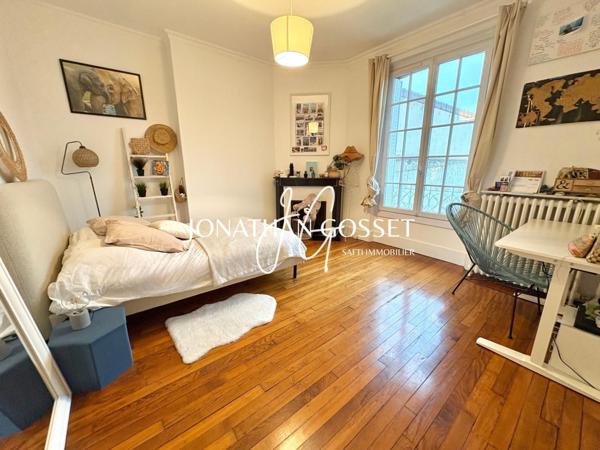 Épones: Propriété familiale de 10pcs - 7ch - 247m² avec sous-sol total et dépendance sur 1235m2 de terrain