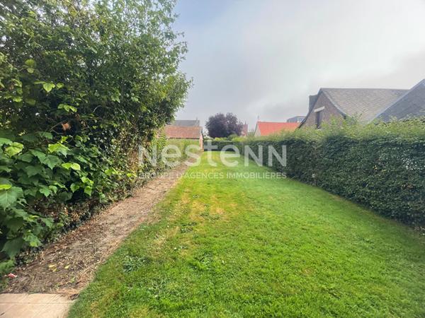 Maison de ville avec jardin, en plein coeur de Tôtes - 5 pièces -153 m2 - Double garage et possibilité d'agrandissement.