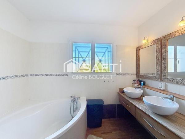 Maison d'architecte de 220m2 avec dépendance 80m2