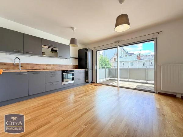 Appartement à louer 3 pièces 67.72m² Tours (37000)