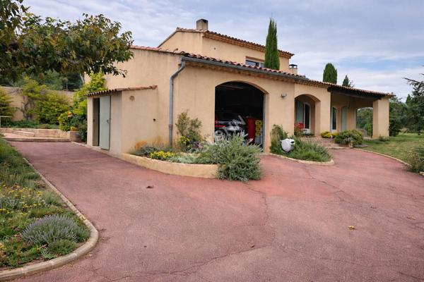 Lourmarin - Maison 5 pièce(s), 180m2, 4 belles chambres, garage-,piscine