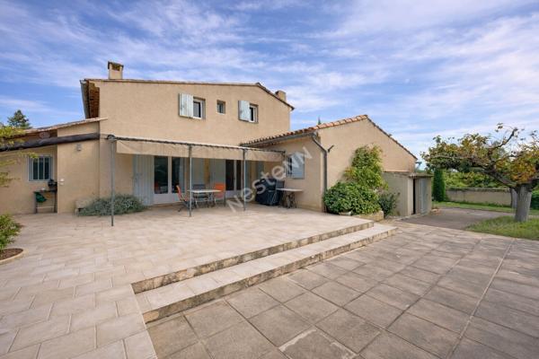 Lourmarin - Maison 5 pièce(s), 180m2, 4 belles chambres, garage-,piscine