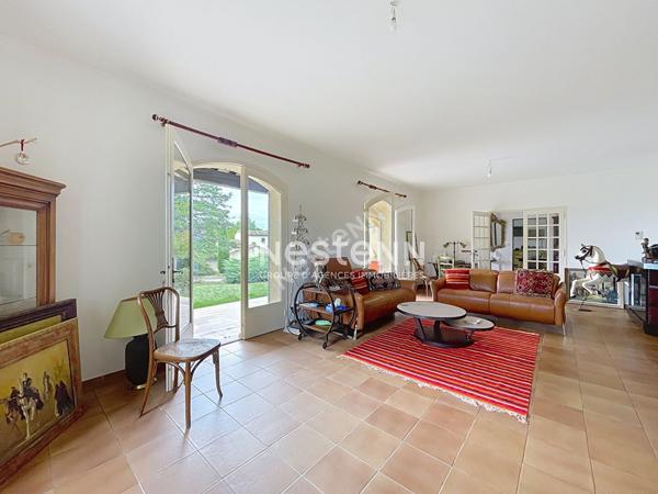 Lourmarin - Maison 5 pièce(s), 180m2, 4 belles chambres, garage-,piscine