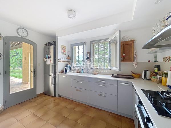 Lourmarin - Maison 5 pièce(s), 180m2, 4 belles chambres, garage-,piscine