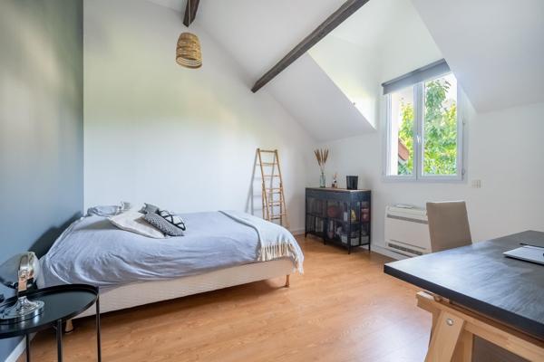 Jolie Meulière, plein centre, de 205 m² habitables