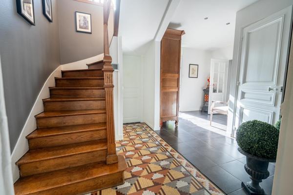 Jolie Meulière, plein centre, de 205 m² habitables