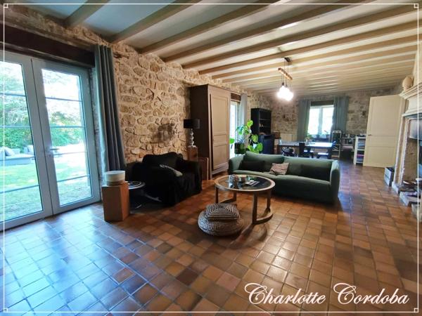 🌿 Il était une fois une maison en pierre au cœur de la nature… 2 ha et vue imprenable