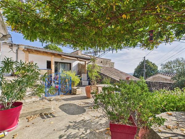 Maison atypique , du charme, du potentiel à Tournon Sur Rhone 5 pièces 138 m2 et dépendances