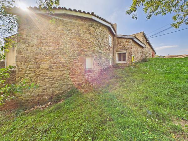 Maison atypique , du charme, du potentiel à Tournon Sur Rhone 5 pièces 138 m2 et dépendances