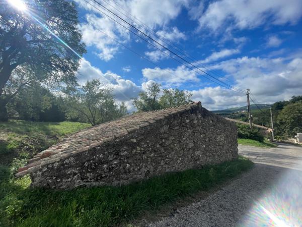Maison atypique , du charme, du potentiel à Tournon Sur Rhone 5 pièces 138 m2 et dépendances