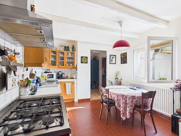 Maison atypique , du charme, du potentiel à Tournon Sur Rhone 5 pièces 138 m2 et dépendances