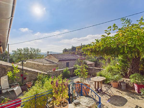 Maison atypique , du charme, du potentiel à Tournon Sur Rhone 5 pièces 138 m2 et dépendances