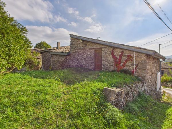 Maison atypique , du charme, du potentiel à Tournon Sur Rhone 5 pièces 138 m2 et dépendances