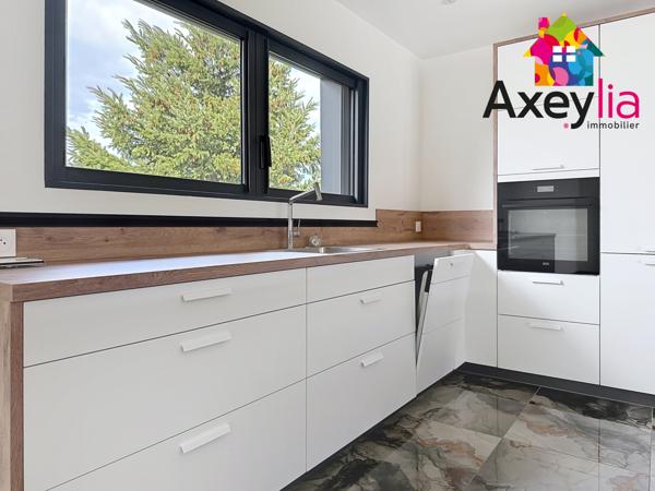 Saint-Alban-les-Eaux (42370) A VENDRE - SAINT-ALBAN-LES-EAUX - MAISON NEUVE DE 125M2 AVEC 3 CHAMBRES, TERRASSE, PISCINE, GARAGE ET TERRAIN