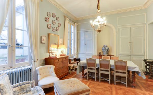 Appartement à vendre    9 pièces • 260 m2 Rennes