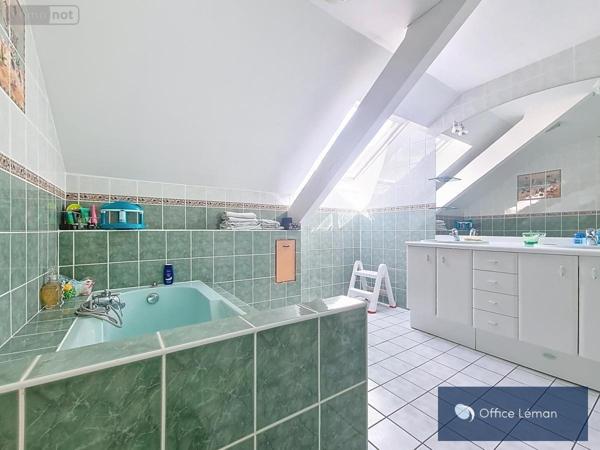 Maison à vendre à Échenevex dans l'Ain (01170), ref : 01047-717