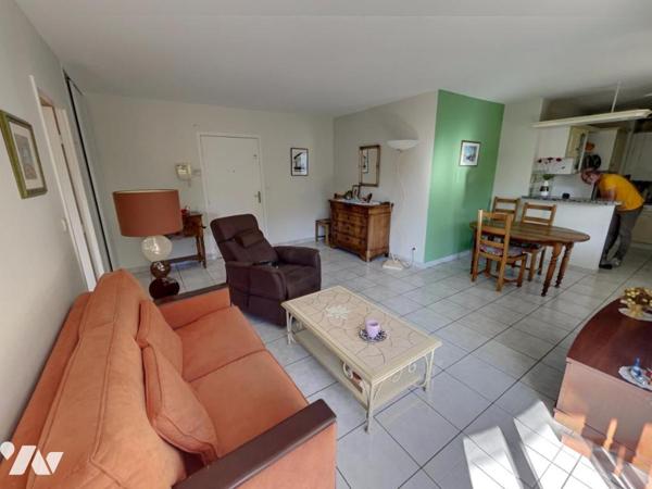 NEUVILLE SUR SAÔNE (69250) appartement T2 50m² parking privatif cave