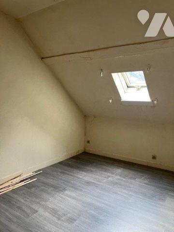 IMMEUBLE ENTIER  COMPRENANT :
un logement de 68,61 m² DPE E 299/9 comprenant salon-séjour, cui...