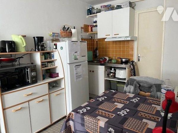 IMMEUBLE ENTIER  COMPRENANT :
un logement de 68,61 m² DPE E 299/9 comprenant salon-séjour, cui...