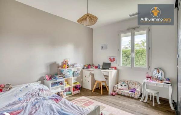 Vente                                                      Maison
                        
                     8 pièces                      150 m2                     à Casteljaloux